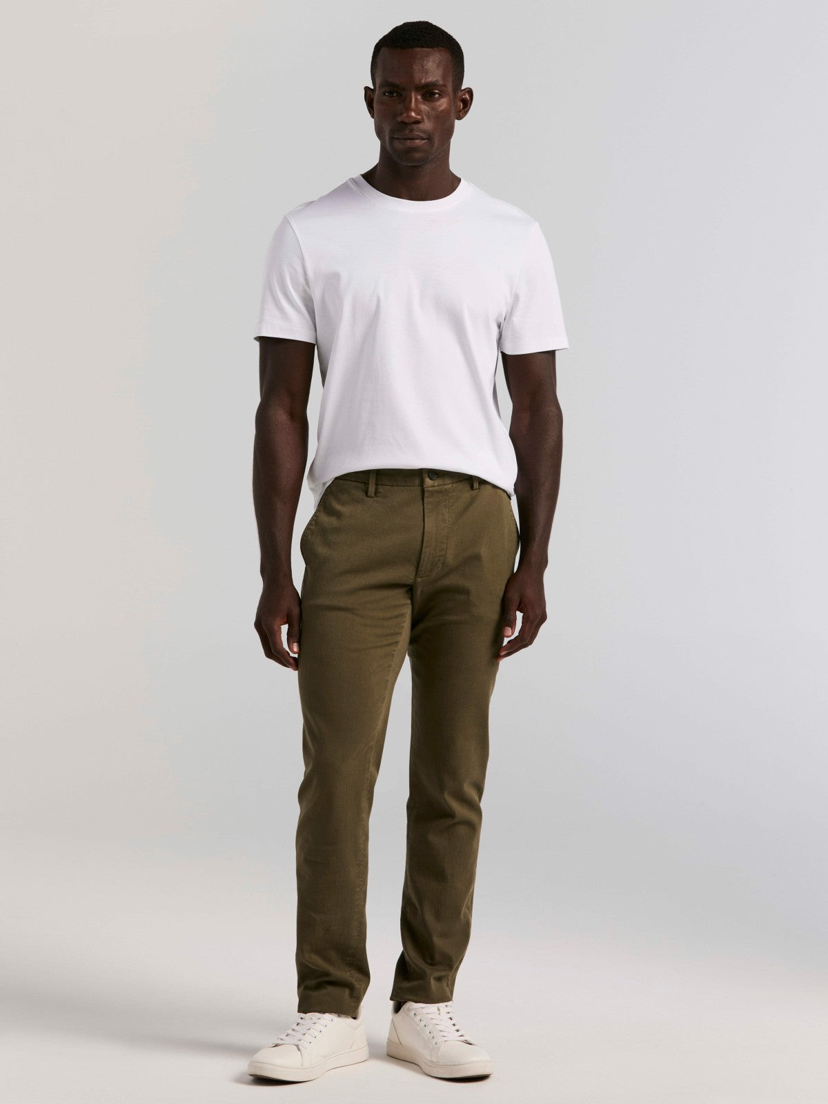 Slim Fit Dyed Solid Twill Chino Pant